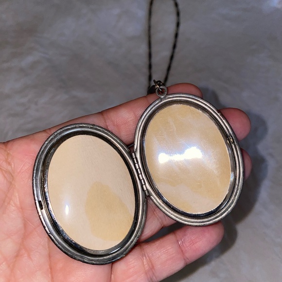 Vintage locket for pictures - Picture 2 of 7
